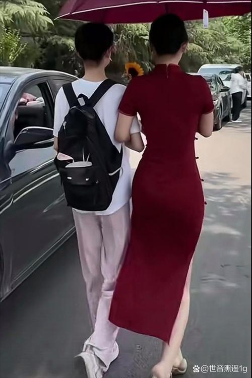 新澳今晚特9点30开什么和考生爸爸穿旗袍送考与考生爸爸穿旗袍送考生礼物