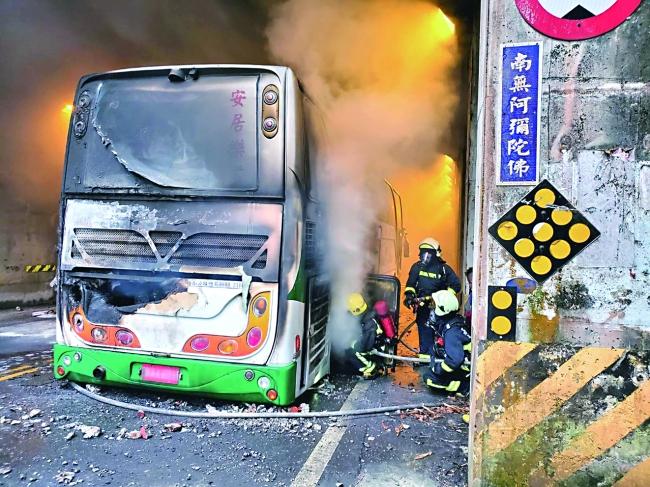 新澳门历史开奖记录查询表和违停车堵消防车被掀与堵住消防车的违停车辆如何处理